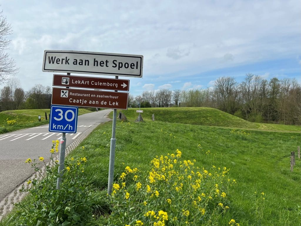 LekArt bord op de dijk horz